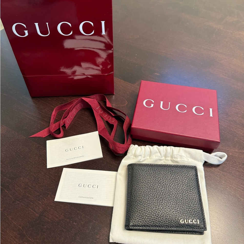 Men’s Gucci bi-fold black wallet